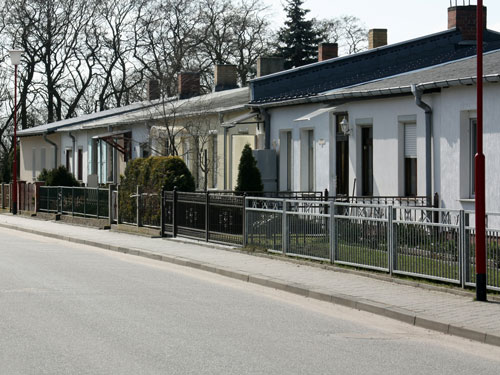 Historische Aufnahme der Steinbaracken der Lagerbewachung auf dem ehemaligen HASAG-Gelände in Schlieben-Berga