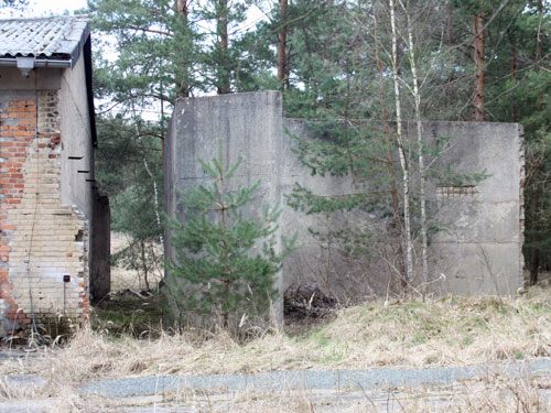 Historische Aufnahme eines Pulverbunkers mit Abfüllanlage auf dem HASAG-Gelände